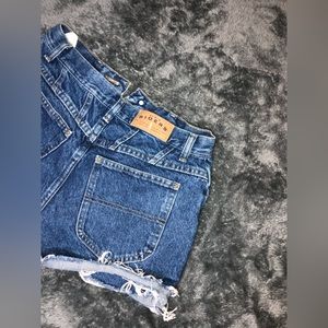 VINTAGE 90’s❤️RIDERS❤️ cut off denim shorts!!